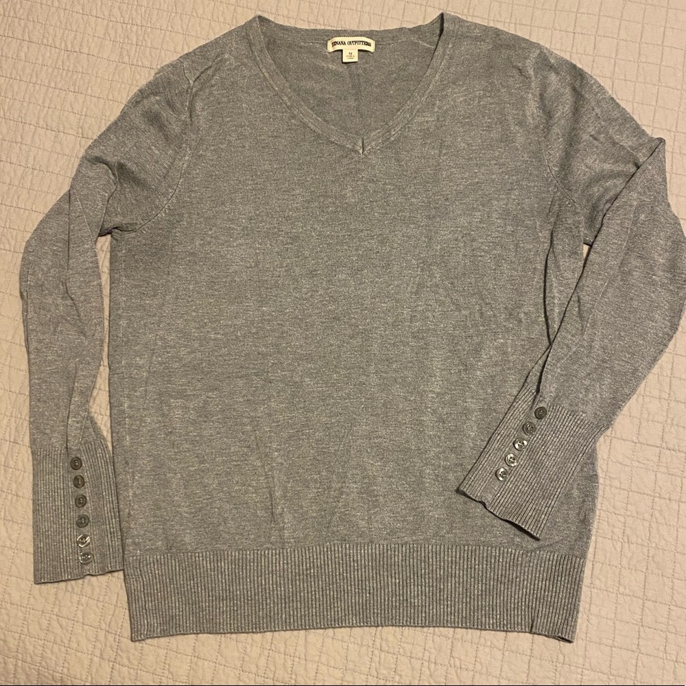 Zenana Outfitters Grey V-neck Sweater.